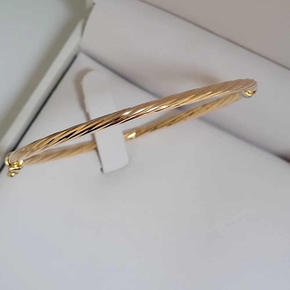 10k Solid Gold Twisted Bracelet. Made In Italy. - Picture 3 of 9